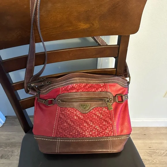 b.o.c. Woven Red and Brown Crossbody Bag - Picture 3 of 9